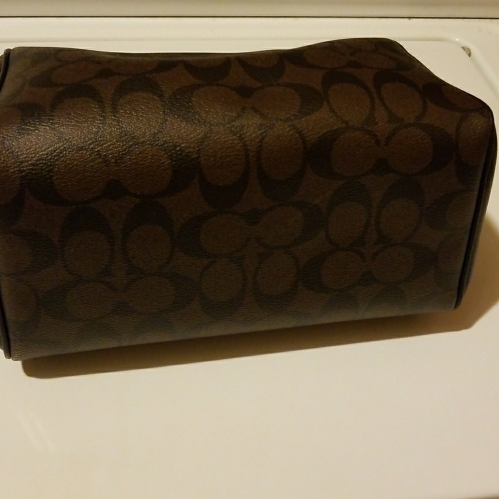 Signature Satchel - Picture 4 of 7